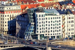 Tančící dům z Petřínské rozhledny, Foto: A. Savin / Wikipedia Commons / CC BY-SA
