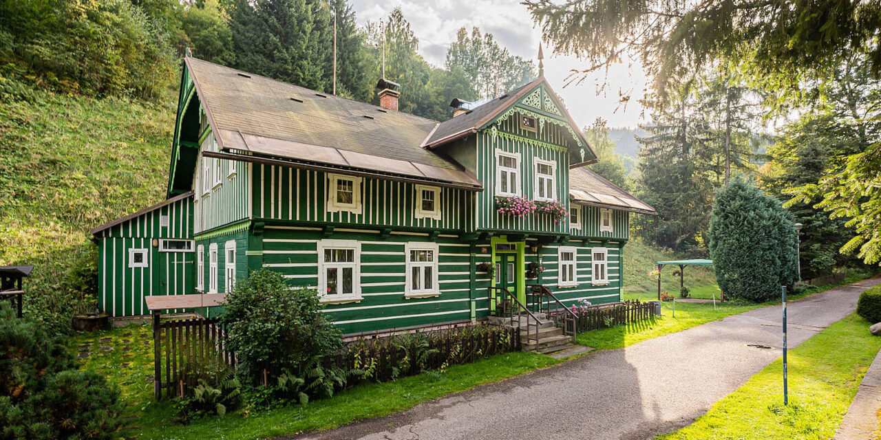 Roubenka, zámeček nebo starý mlýn. I takovéto skvosty jsou v Česku na prodej