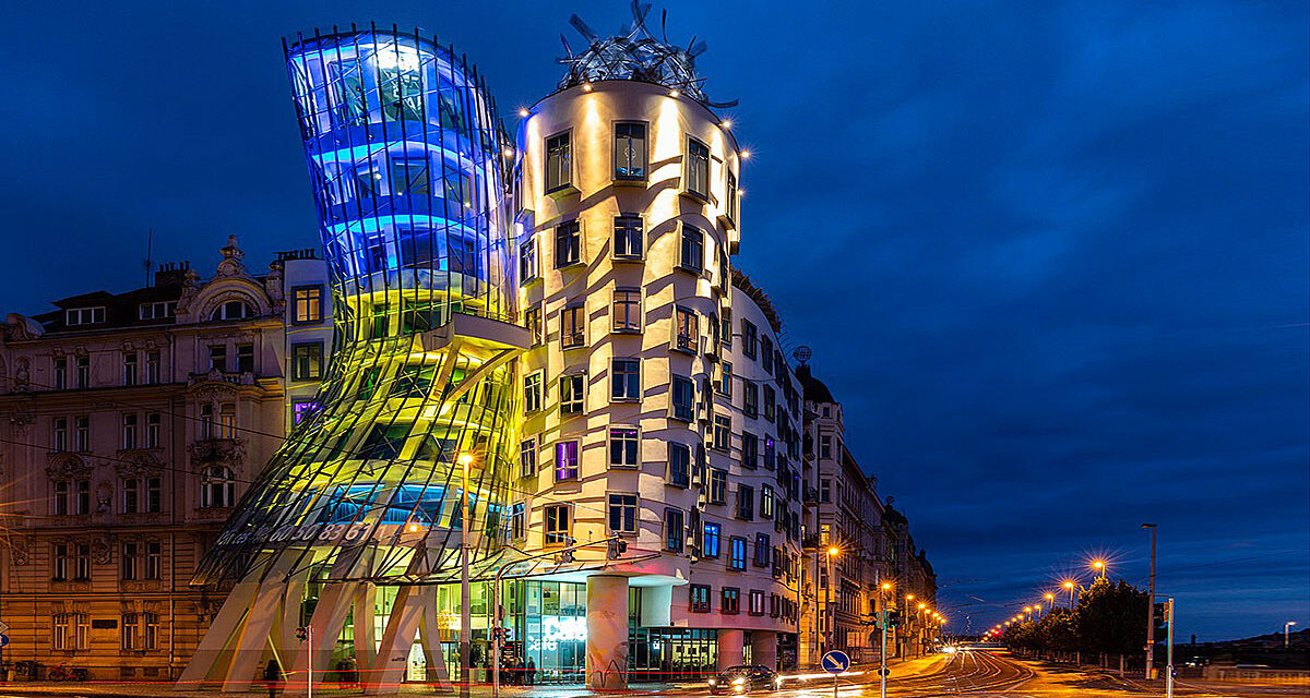 Příběh Tančícího domu. Kontroverzní symbol Prahy navrhl slavný architekt i díky Jágrovi